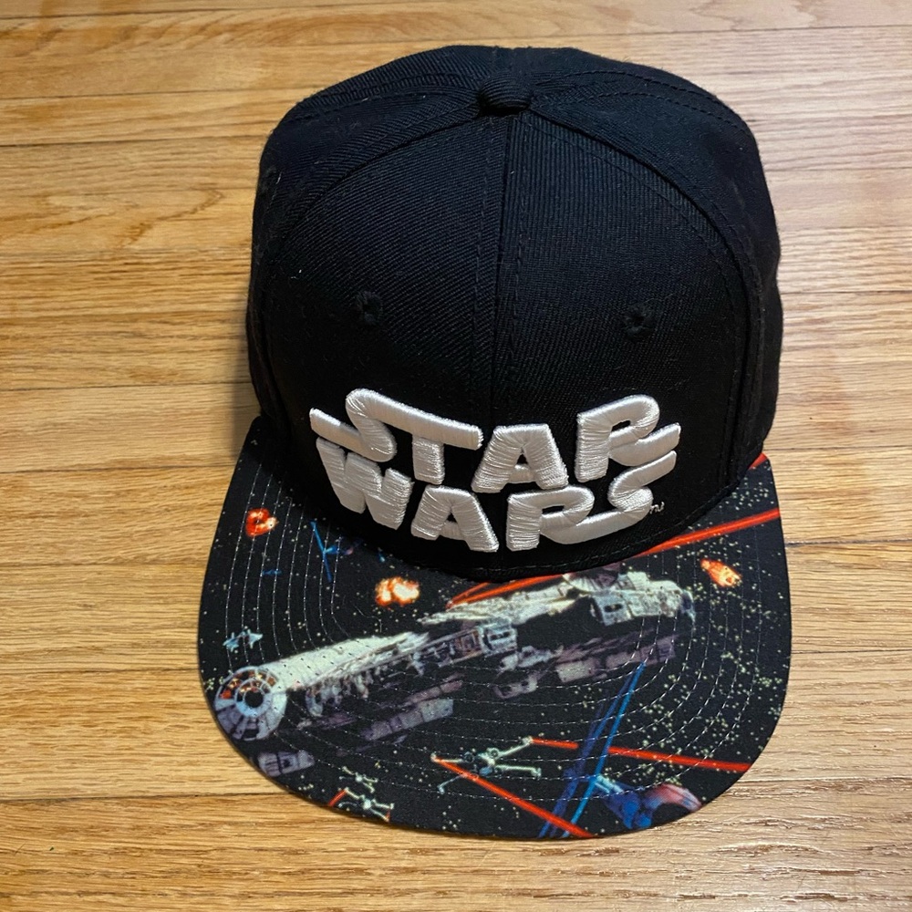Star Wars black one size snap back hat spaceship lasers millennium falcon
